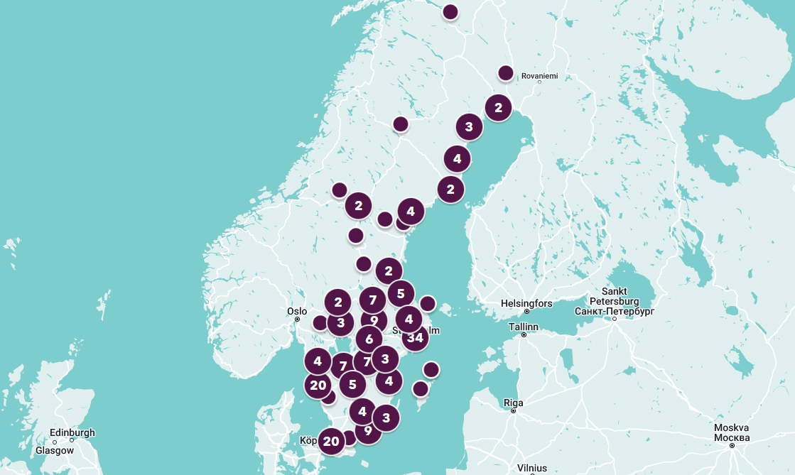 Kartbild över hela Sverige med alla folkhögskolor markerade.